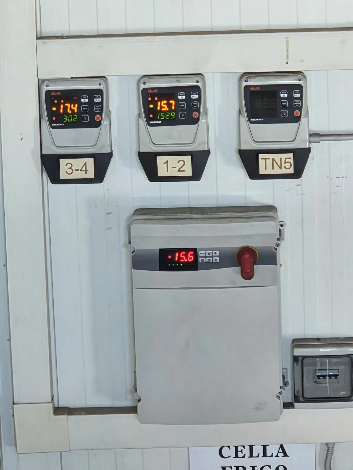 Controlli di temperatura di celle frigorifere
