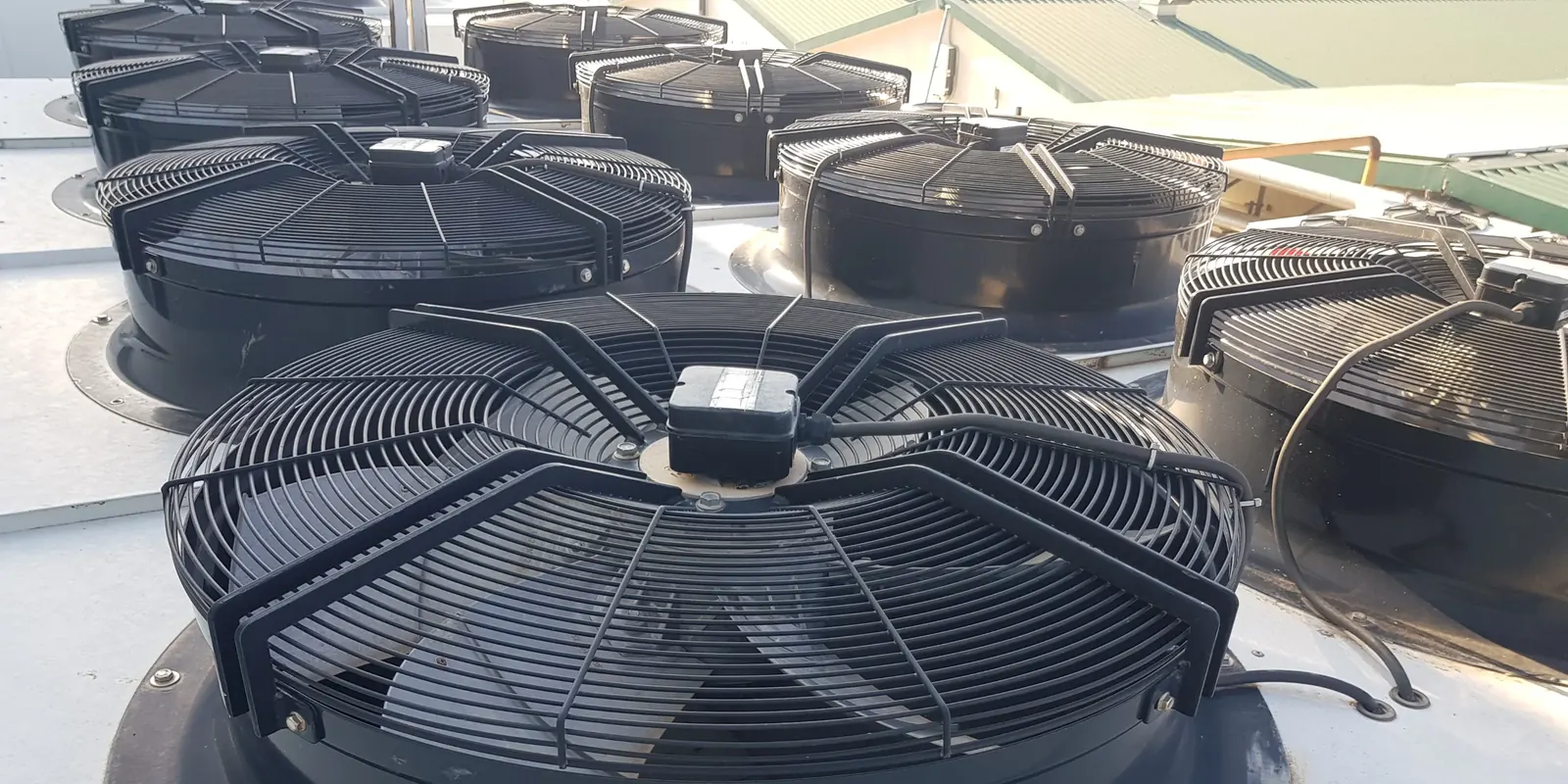 Ventilatori di un impianto di refrigerazione industriale